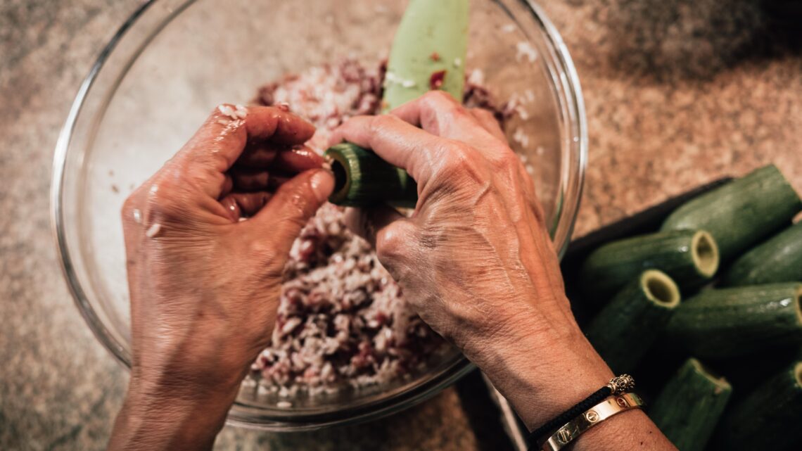 Group chat, kitchen, palestinian, archive